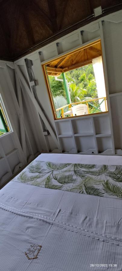 Hotel Yellow Home Providencia Isla Баия-Суроэсте Экстерьер фото