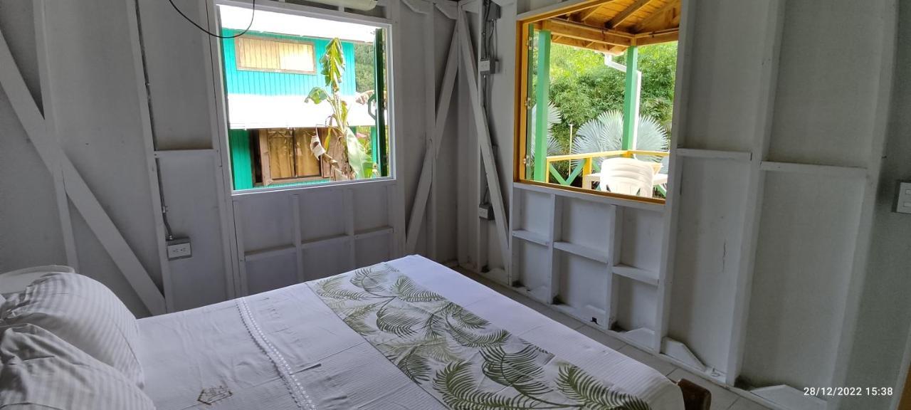 Hotel Yellow Home Providencia Isla Баия-Суроэсте Экстерьер фото