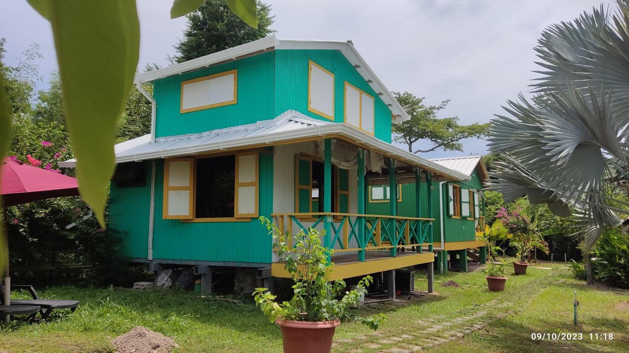 Hotel Yellow Home Providencia Isla Баия-Суроэсте Экстерьер фото