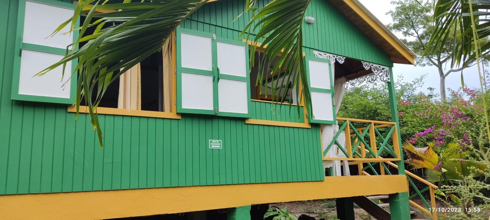 Hotel Yellow Home Providencia Isla Баия-Суроэсте Экстерьер фото
