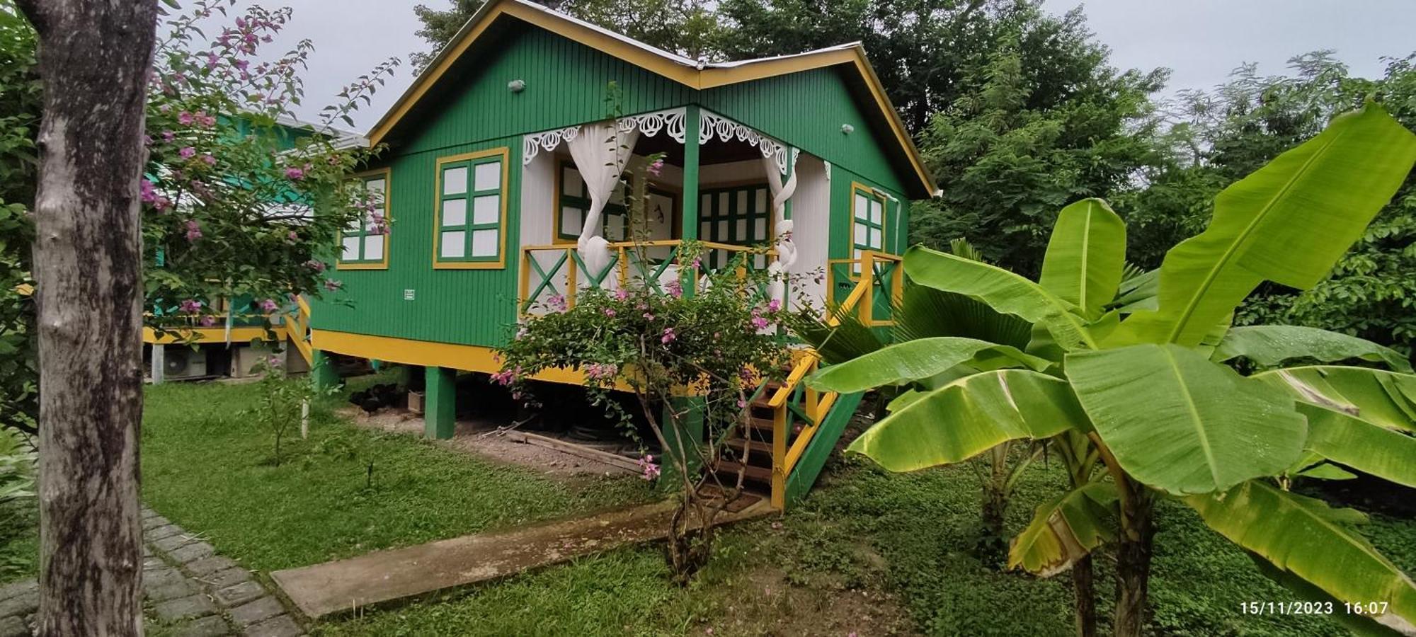 Hotel Yellow Home Providencia Isla Баия-Суроэсте Экстерьер фото