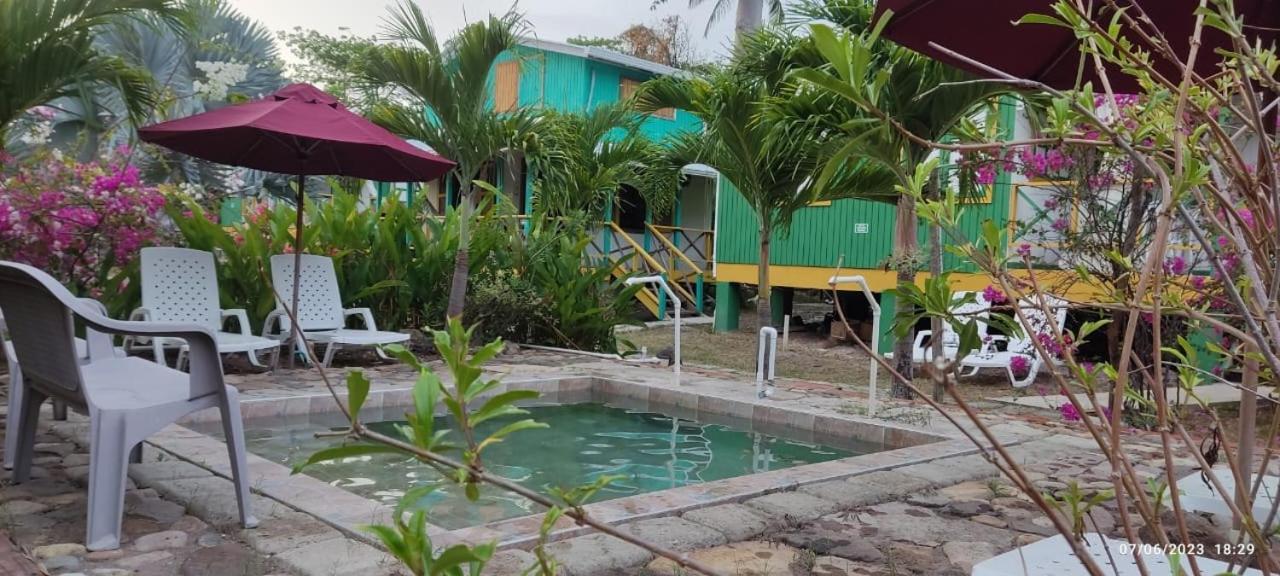 Hotel Yellow Home Providencia Isla Баия-Суроэсте Экстерьер фото