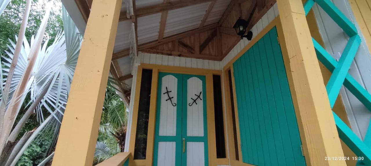 Hotel Yellow Home Providencia Isla Баия-Суроэсте Экстерьер фото