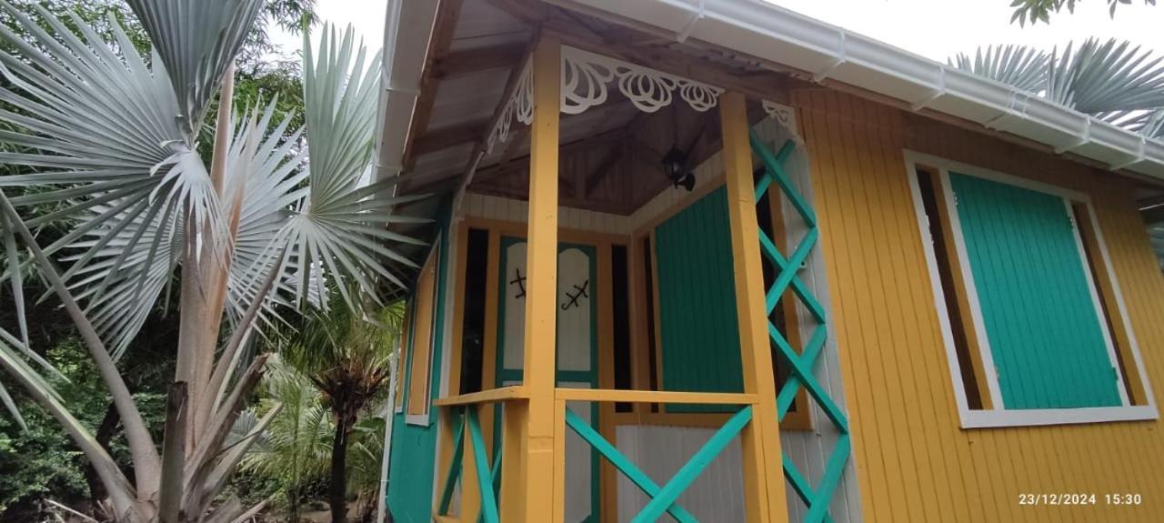 Hotel Yellow Home Providencia Isla Баия-Суроэсте Экстерьер фото